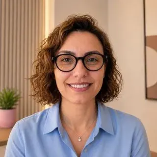 Uzm. Dr. Özge Aslantekin Eken — Yıldırım, Bursa. Portre fotoğrafı.