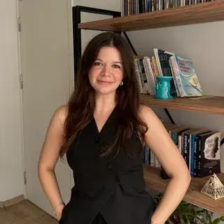 Kl. Psk. Beyza Güner Budak — Psikoloji, İstanbul. Portre fotoğrafı.
