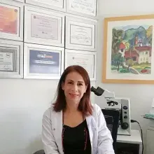 Uzm. Dr. Şadiye Kartalkanat — Enfeksiyon Hastalıkları, Bahçelievler, İstanbul. Portre fotoğrafı.