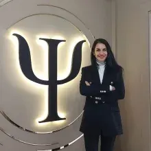 Uzm. Psk. Zeynep Taşel Günal — Psikoloji, Bursa. Portre fotoğrafı.