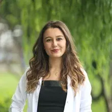 Dyt. Feyza Nur Kutlu — Diyetisyen, Ankara. Portre fotoğrafı.