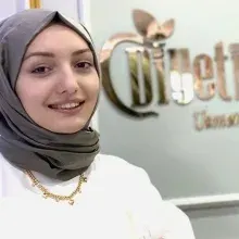Dyt. Zehra Nur Yiğit — Diyetisyen. Portre fotoğrafı.