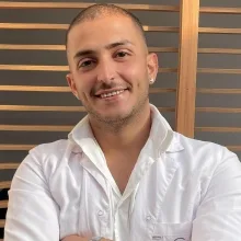 Fzt. Batuhan Akdoğan — Fizyoterapi Ve Rehabilitasyon. Portre fotoğrafı.