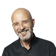 Dt. Serkan Coşkun — Diş Hekimi, Tepebaşı, Eskişehir. Portre fotoğrafı.