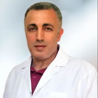 Uzm. Dr. Hasan Tak — Dermatoloji, İstanbul. Portre fotoğrafı.