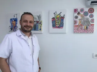 Dt. Osman Babaemin profilinde yer alan galeri fotoğrafı.