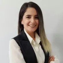Psk. Dan. Burcu Öztürk — Psikolojik Danışma ve Rehberlik, İstanbul. Portre fotoğrafı.