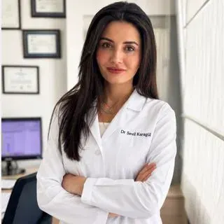 Dr. Öğr. Üyesi Sevil Karagül — Fiziksel Tıp Ve Rehabilitasyon, Kadıköy, İstanbul. Portre fotoğrafı.