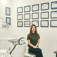 Dt. Simge Akbulut — Diş Hekimi. Portre fotoğrafı.