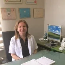 Op. Dr. İnci Karalar — Kadın Hastalıkları Ve Doğum, İstanbul. Portre fotoğrafı.