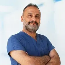 Dt. İsmail Tufan Yüter — Diş Hekimi, İstanbul. Portre fotoğrafı.