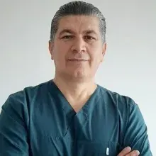 Op. Dr. Nedim Gözaydın — Çocuk Cerrahisi, İstanbul. Portre fotoğrafı.