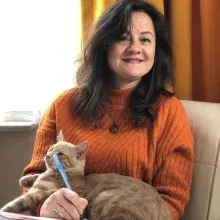 Uzm. Dr. Sibel Işık — Psikiyatri, İstanbul. Portre fotoğrafı.