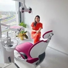 Dr. Dt. Ezgi Sayarlı — Ankara. Portre fotoğrafı.