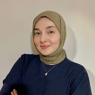 Fzt. Büşra Gül Yılmaz — Fizyoterapi Ve Rehabilitasyon, İstanbul. Portre fotoğrafı.