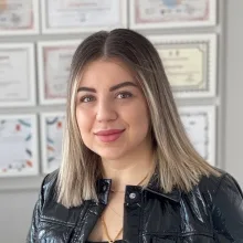 Kl. Psk. Zeynep Erkan — Psikoloji, İstanbul. Portre fotoğrafı.