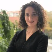 Kl. Psk. Selin Şahin Ekim — Psikoloji, Bakırköy, İstanbul. Portre fotoğrafı.