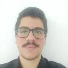 Dkt. Ali Doruk Taşdemir — Dil ve Konuşma Terapisi, Muğla. Portre fotoğrafı.