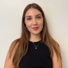 Kl. Psk. Aylin Topcu Erdinç — Psikoloji, İstanbul. Portre fotoğrafı.