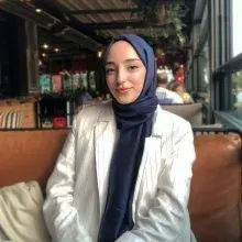 Psk. Zeynep Naz Ersoy — Psikoloji, İstanbul. Portre fotoğrafı.