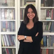 Psk. Yağmur Damla Demir — Psikoloji. Portre fotoğrafı.