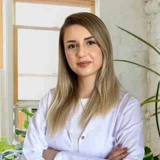 Dyt. Sinem Tan — Diyetisyen, İstanbul. Portre fotoğrafı.