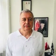 Dt. Ferit Bülent Koyuncu — Diş Hekimi, Karabağlar, İzmir. Portre fotoğrafı.