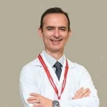 Prof. Dr. Koray Coşkunfırat — Plastik Rekonstrüktif Ve Estetik Cerrahi, Kepez, Antalya. Portre fotoğrafı.