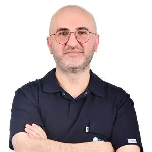 Dt. Feyyaz Güngör — Diş Hekimi, Maltepe, İstanbul. Portre fotoğrafı.