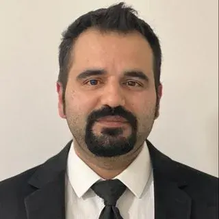 Doç. Dr. Serkan Karaıslı — Genel Cerrahi, İzmir. Portre fotoğrafı.