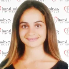 Dyt. Latife Ezgi Taş — Diyetisyen, Maltepe, İstanbul. Portre fotoğrafı.