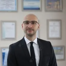 Dr. Dt. Melih Özgen — Şişli, İstanbul. Portre fotoğrafı.