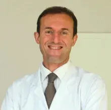 Doç. Dr. Cüneyt Narin — Kalp Ve Damar Cerrahisi, Çiğli, İzmir. Portre fotoğrafı.