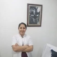 Dr. Dt. Ülkü Özan — Diş hastalıkları ve tedavisi, Bolu. Portre fotoğrafı.