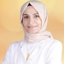 Dt. Sema Karaer — Diş Hekimi. Portre fotoğrafı.