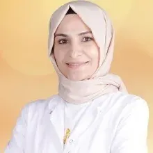 Dt. Sema Karaer — Diş Hekimi. Portre fotoğrafı.