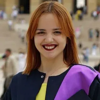 Fzt. Zeynep Duran — Fizyoterapi Ve Rehabilitasyon, Diyarbakır. Portre fotoğrafı.