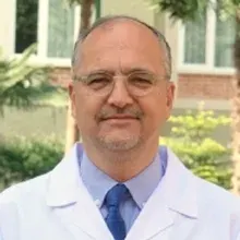 Op. Dr. A. Akın Erkan — Kulak Burun Boğaz, İstanbul. Portre fotoğrafı.