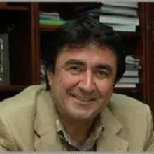 Doç. Dr. Bülent Tuğrul — İzmir. Portre fotoğrafı.