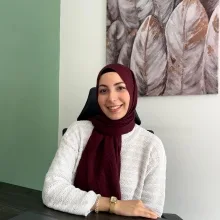 Dyt. İclal Öz — Diyetisyen, İstanbul. Portre fotoğrafı.