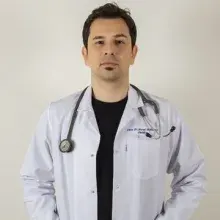 Uzm. Dr. Burak Bursalı — İç Hastalıkları, Aksaray. Portre fotoğrafı.