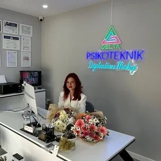 Psk. Ceyda Nil Ural — Psikoloji, Kırklareli. Portre fotoğrafı.
