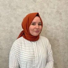 Uzm. Psk. Zeliha Kambur — Psikoloji, İstanbul. Portre fotoğrafı.