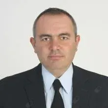 Prof. Dr. Erbil Oğuz — Ortopedi Ve Travmatoloji, İstanbul. Portre fotoğrafı.