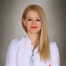 Dt. Burcu Kesin — Diş Hekimi, Ankara. Portre fotoğrafı.