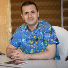 Op. Dr. Hüseyin Kandulu — Plastik Rekonstrüktif Ve Estetik Cerrahi, İstanbul. Portre fotoğrafı.