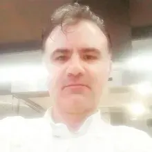 Op. Dr. Yener Çelik — Göz Hastalıkları, İstanbul. Portre fotoğrafı.