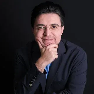 Dr. Muhammed İkbal Bakırcı — Sertifikalı Medikal Estetik, Bursa. Portre fotoğrafı.
