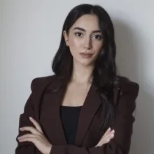 Psk. Buse Komaç — Psikoloji. Portre fotoğrafı.