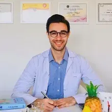 Dyt. Emirhan Bağbek — Diyetisyen. Portre fotoğrafı.